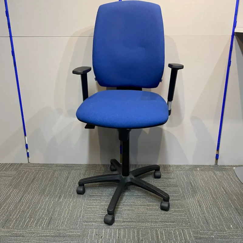 Connection Operators chair with adjustable arms, back rake and high gas lift in blue